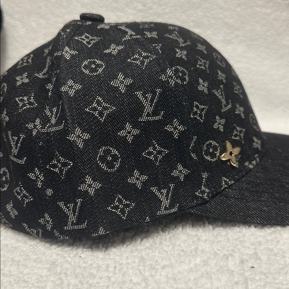 New Fashion Inspired Item - Picture 4 of 6